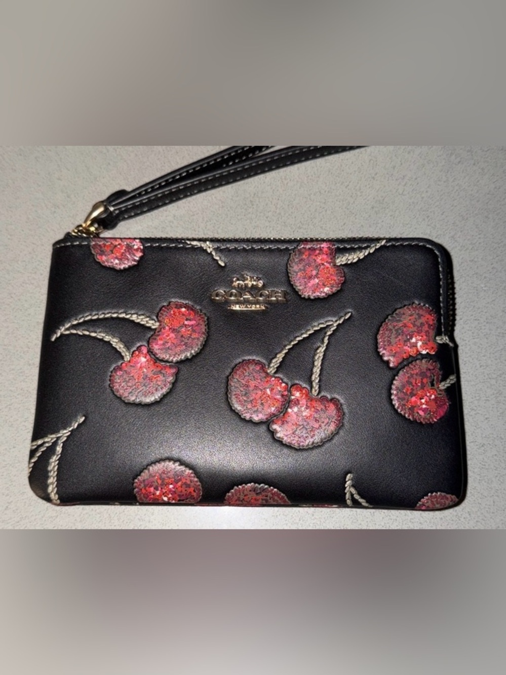 ❤️❤️ Coach Corner Zip Wristlet With Cherry Print! NWT